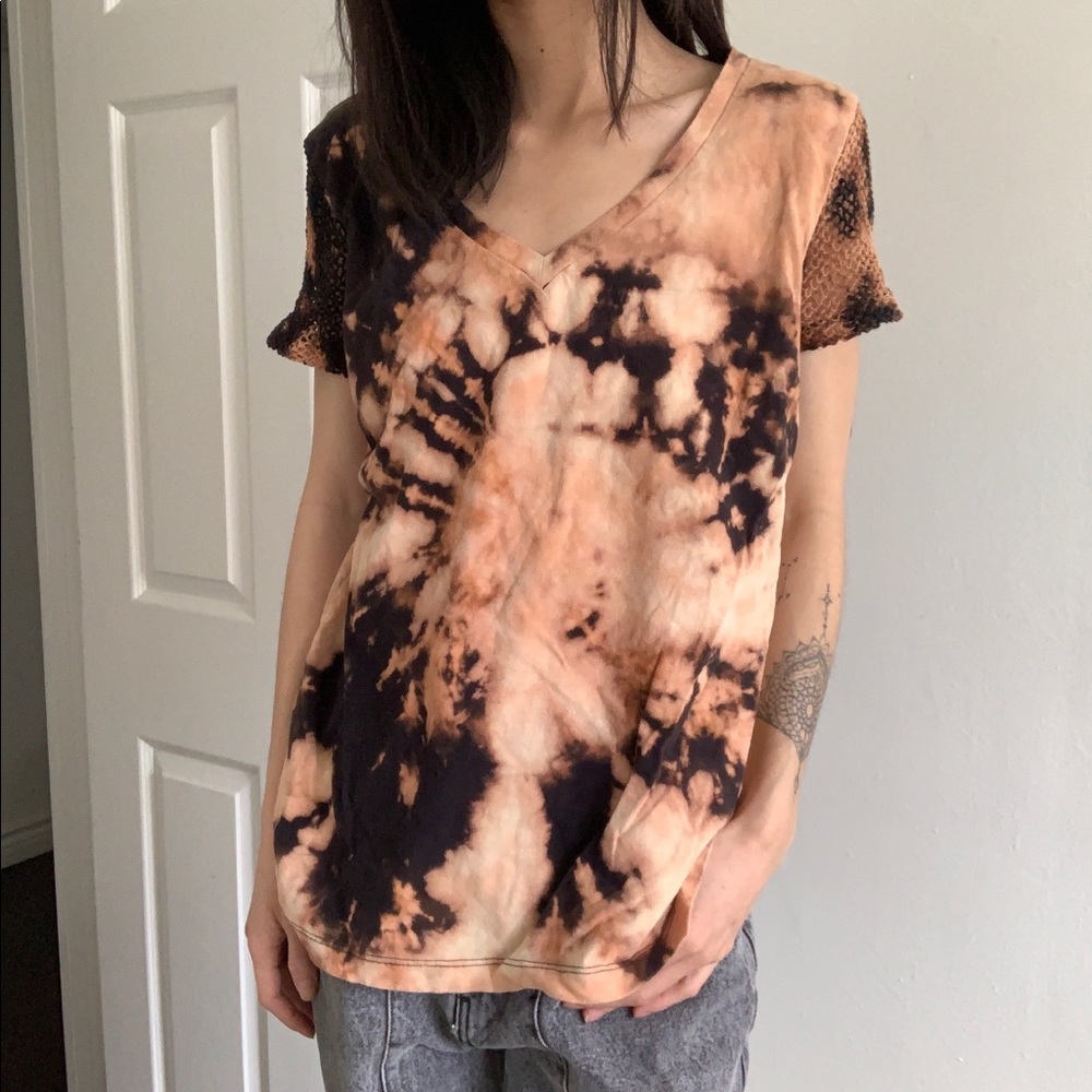 Tie Dye Emma + Sam V-Neck